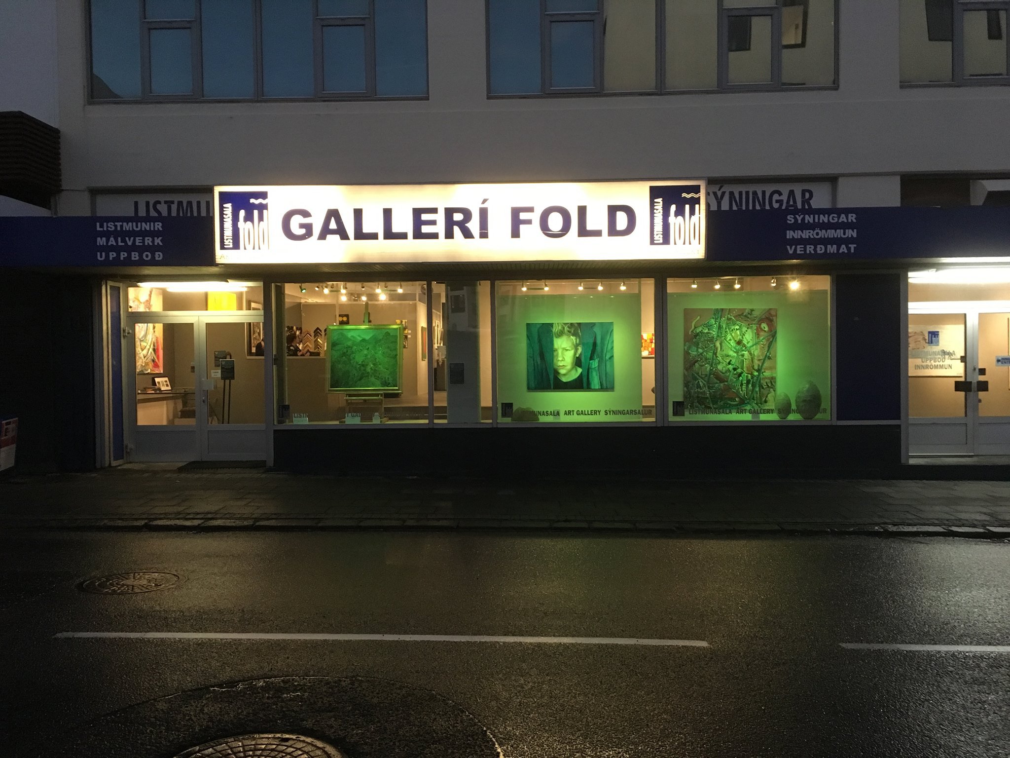 Outside Gallery Fold