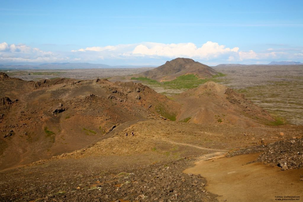 Helgafell-Horft-til-Valahnuka-og-Hu